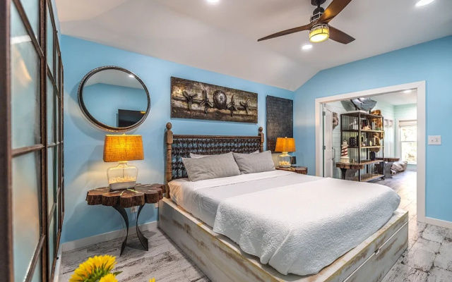 8852 Bay Pine 3 Bedroom Home by RedAwning