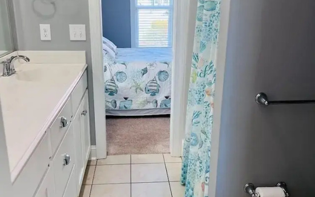 2ice As Nice 4 Bedroom Home by RedAwning