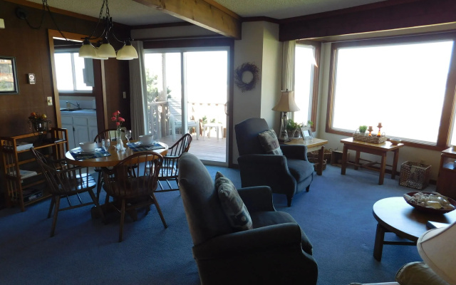 Little Creek Cove Beachfront Resort