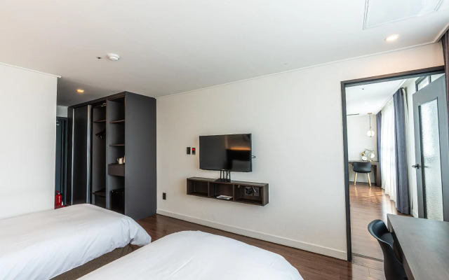 Hotel The Grang Jungmun