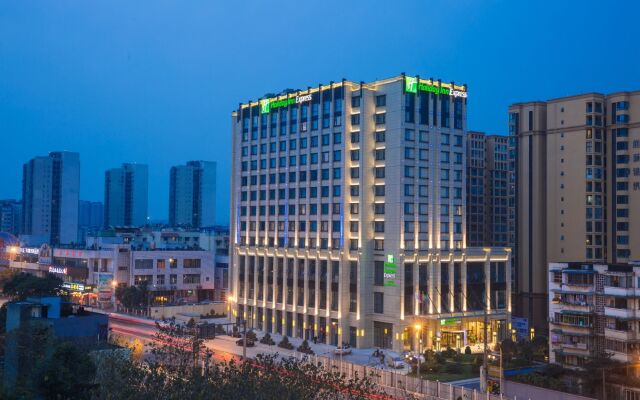 Holiday Inn Express Chengdu Huanhuaxi, an IHG Hotel