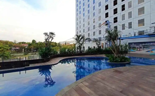 Homey and Good Deal 1BR Tamansari Skylounge Makassar Apartment By Travelio – Pool – Makassar