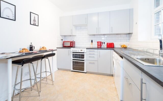 Bright Battersea pad Sleeps 5