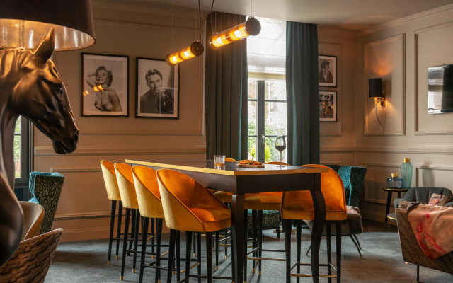 The Originals Boutique, La Maison Rouge