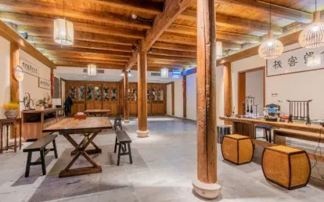 Puyuan fashion ancient town theme inn