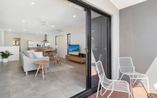 Daydreaming Airlie Beach, Water Views And Only 200M To Boardwalk.