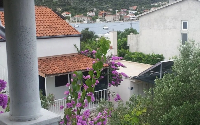 Maja - 80 m From Pebble Beach - A4 kat