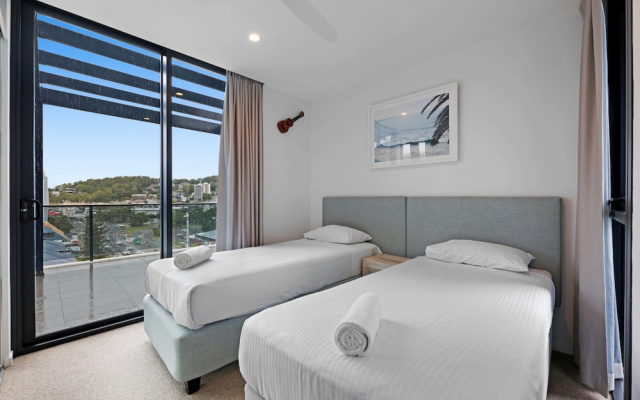 Luxe Beachfront 2-bed With Gym, Pool & Views – Guest Rooms – Gold Coast