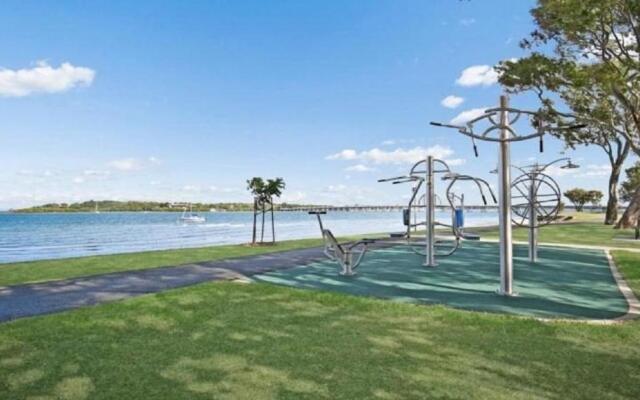 Spectacular Unit Overlooking Pumicestone Passage - Welsby Pde, Bongaree