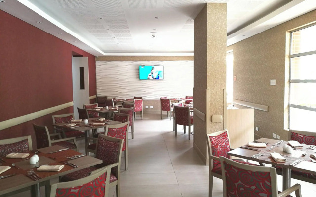 Hotel Plaza Suites