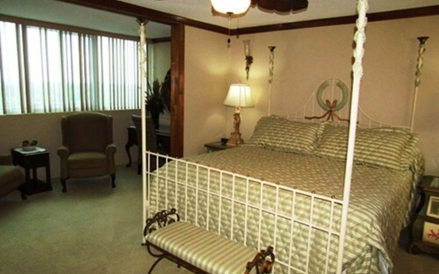 Club Regency in Regency Towers