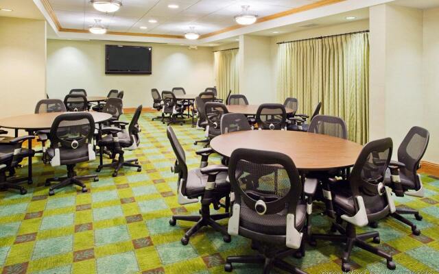 Holiday Inn Express & Suites Atlanta Buckhead by IHG