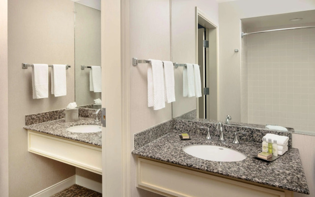 DoubleTree by Hilton Sonoma - Wine Country