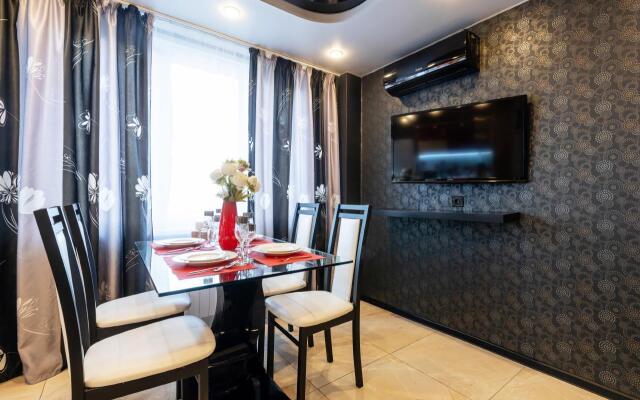 Пять звезд на Дубровинского 106