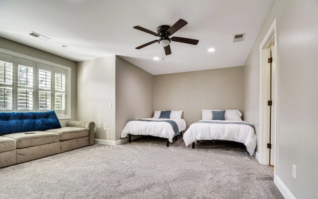 Spacious Home w/ Fireplace - Near Pinehurst Golf!