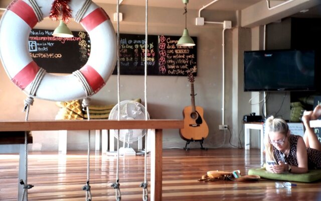 Non La Mer Hostel