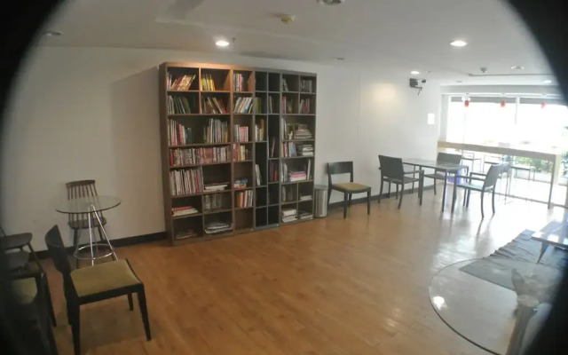 Diamond Sukhumvit by FIB