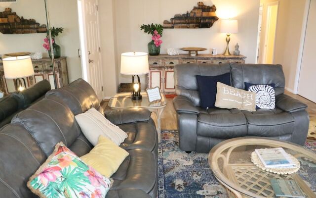 Jamaica Royale - 302 - 2 Br Condo