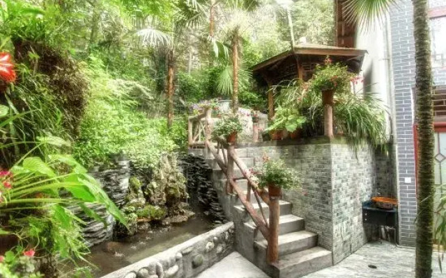 Qingcheng Mountain Tingcicada·Hot Spring B&B