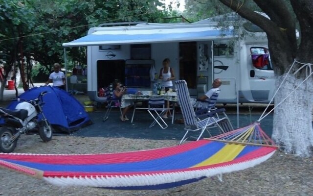Poros Beach Camping Bungalows