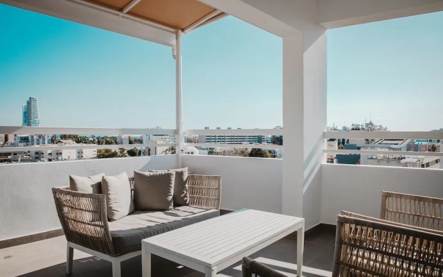 Phaedrus Living: City Center Sky Penthouse