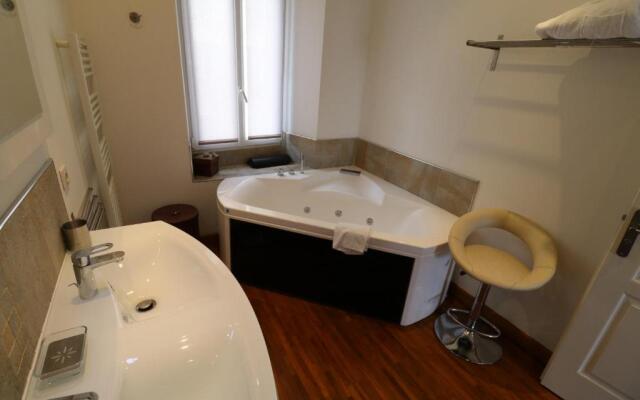 Luxury 1 Bedroom Quai St Pierre 2 Mins From The Palais And Croisette 269 Apartments