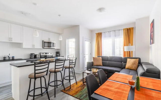 4BR 3BA Townhouse on Lake Ontario Free Parking Gym