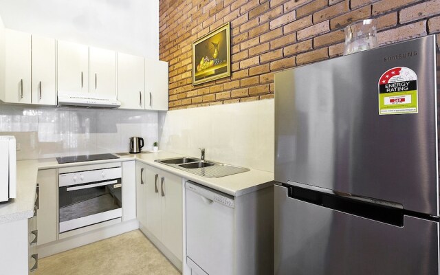 Macadamia Court, 2/8 Government Road