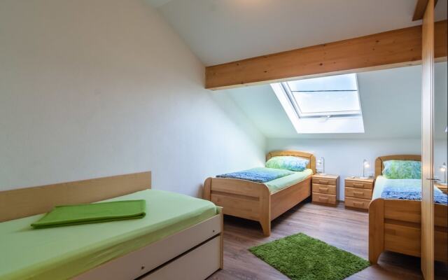 Eifel Lakeside Family Escape