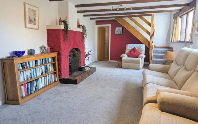 The Old Barn Near St Ives - Rustic Charm & Space