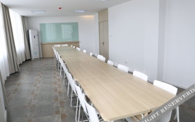 HanTing Hotel (Jinan High-tech Zone Fenghuang Road)