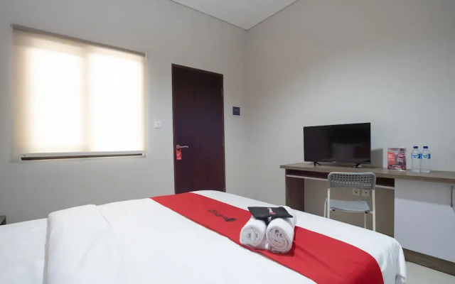 RedDoorz Plus near JIEXPO Kemayoran