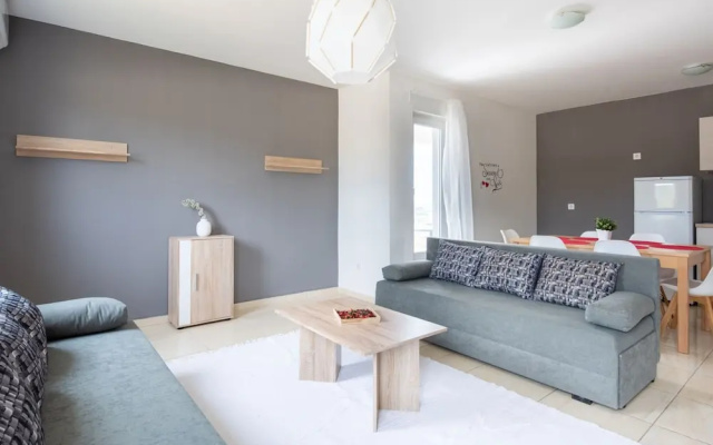 Lovely Apartment in Novalja near Sea Beach & Town Center