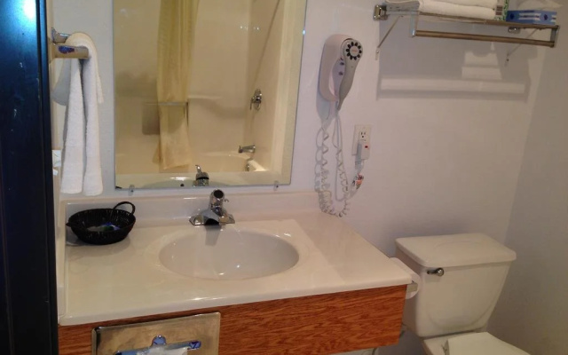 Budget Host Caribou Inn