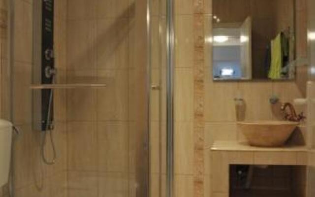 Ap. 30 Linda Residence