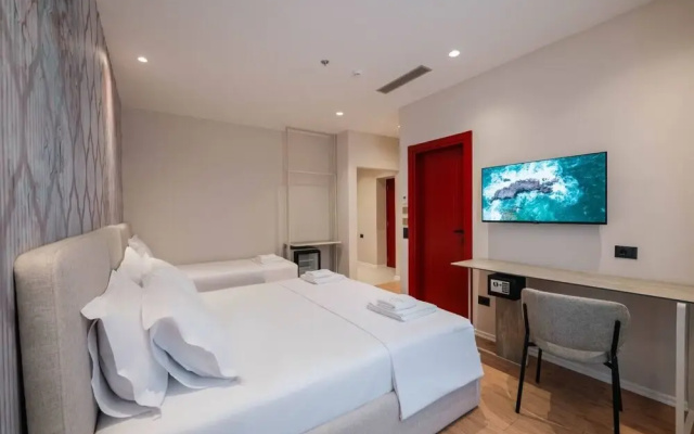 Ermes Deluxe Family Room With French Balcony