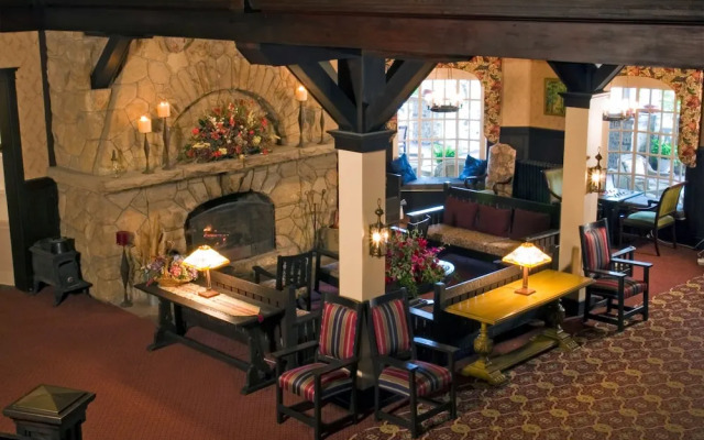 The Historic Summit Inn