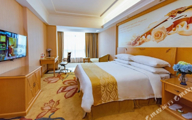 Zhihao Hotel Vienna (Jinjiang China Shoe Capital Wuyue Plaza Store)