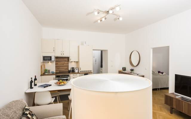 Garden Lounge Satzberg by Welcome2Vienna