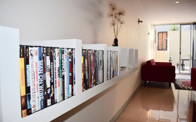 Tranquil 1 Bedroom Apartment With Sunny Courtyard