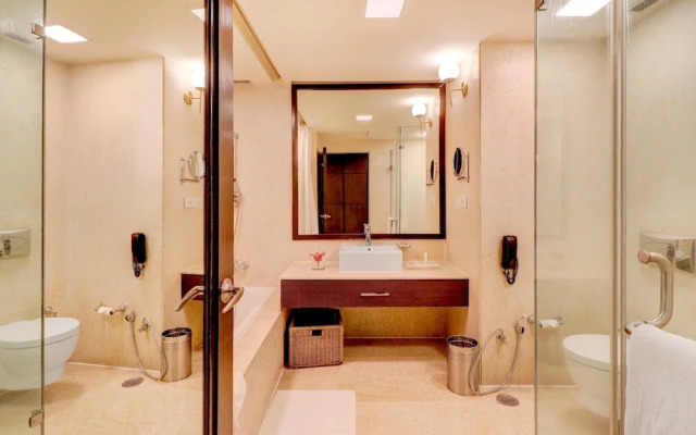 5 By Oyo Metropolitan