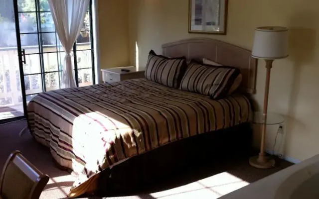 New Moon River Inn