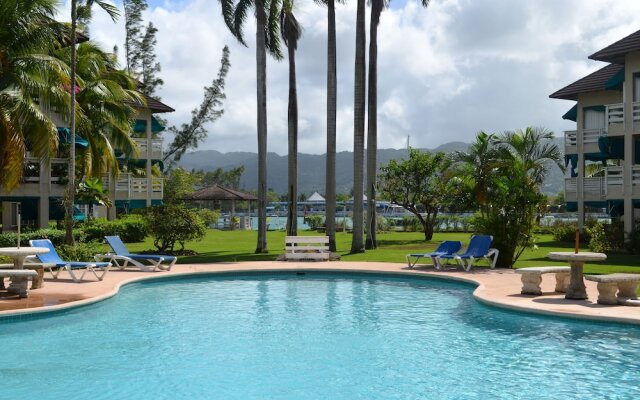 Bay Pointe Yacht Club 2BD Apartment OLR
