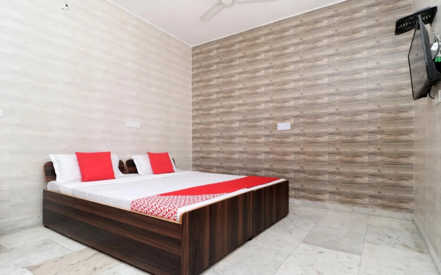 OYO 23066 Shiv Guest House