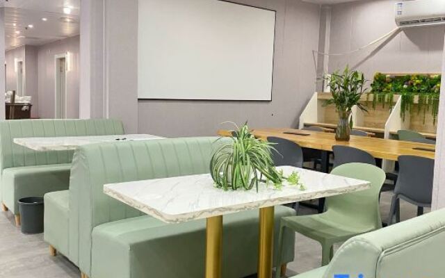 Mijia Youth Hotel (Shanghai Hongqiao Luohe Luo Shop)