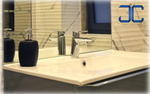 Click! Apartment by JC