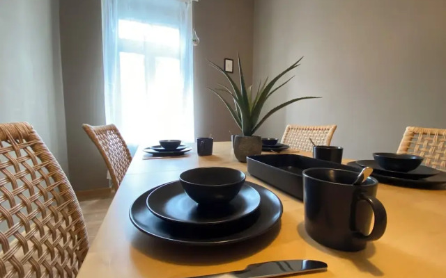 Room-spacious Room in Coliving Apartment