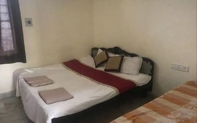 Hotel Dharohar Palace