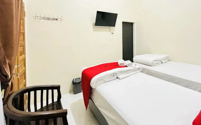 RedDoorz @ Gunari Guest House Merek Karo