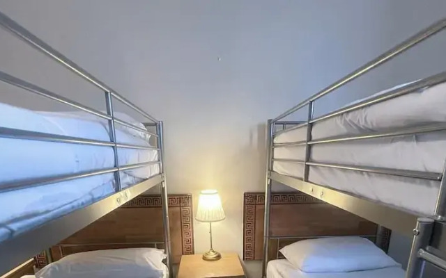 Helen's Hotel